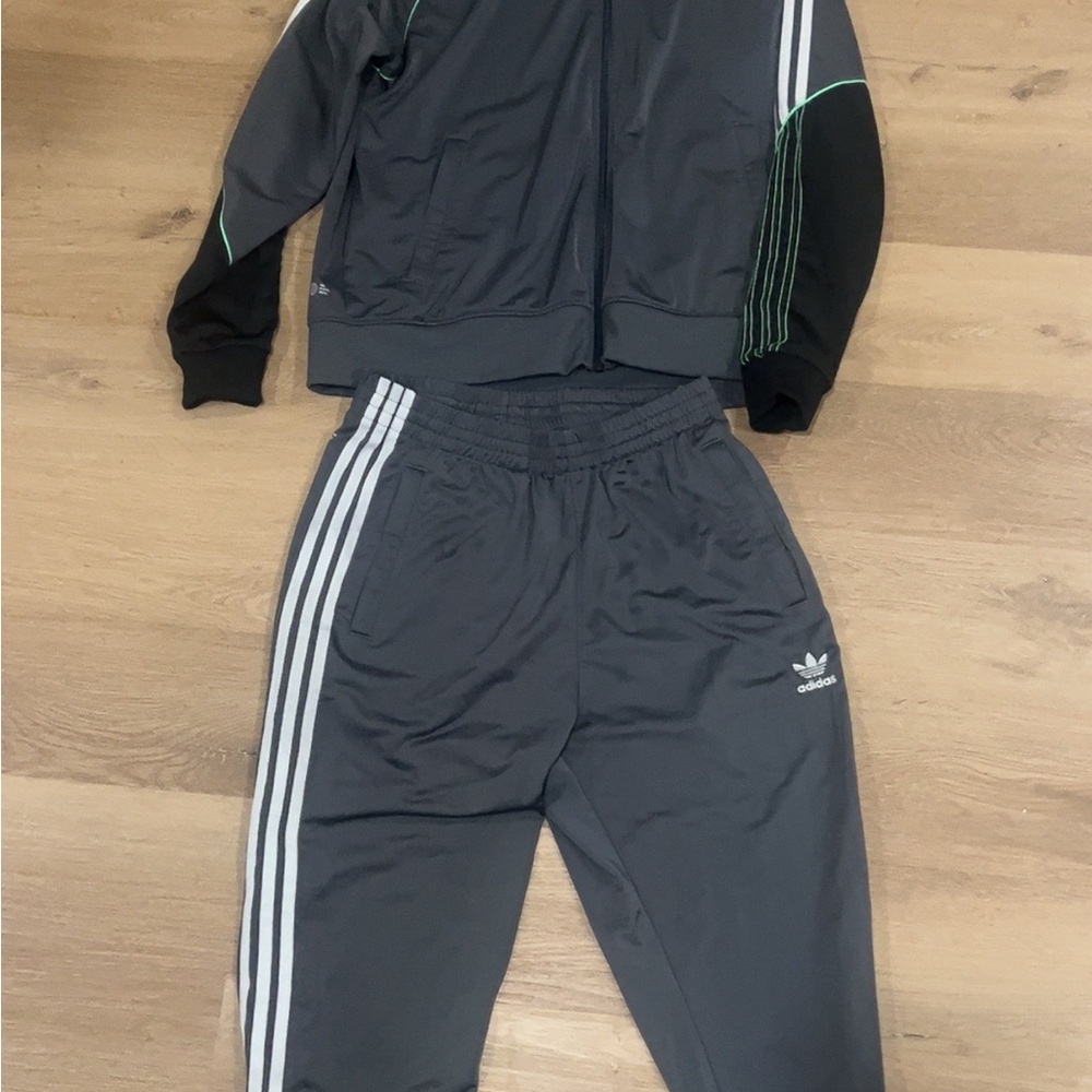 Adidas men’s tracksuit medium (never worn)